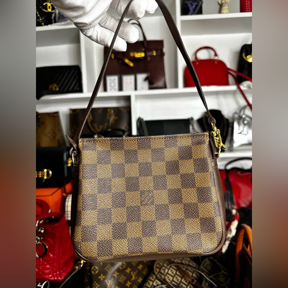 Louis Vuitton Damier Cosmetic handbag small
